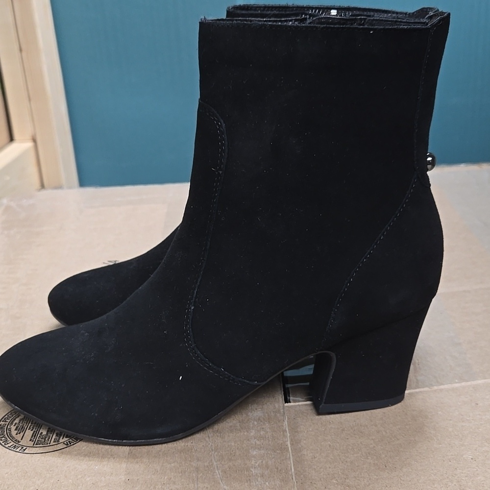 Easy Spirit Evolve Size 7 Black Suede Camile Heeled Ankle Booties